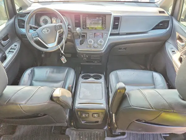 5TDXZ3DC0JS955065 2018 TOYOTA SIENNA - Image 8