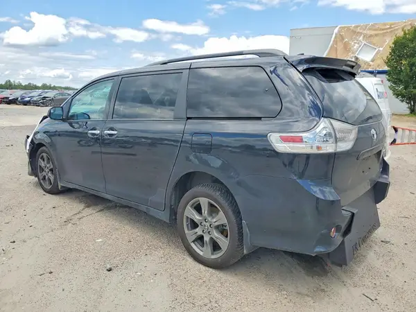 5TDXZ3DC0KS009758 2019 TOYOTA SIENNA - Image 2