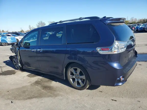 5TDXZ3DC0KS983403 2019 TOYOTA SIENNA - Image 2