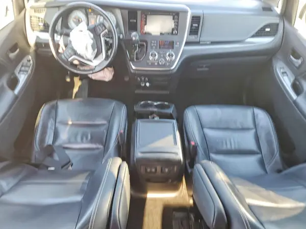 5TDXZ3DC0KS983403 2019 TOYOTA SIENNA - Image 8