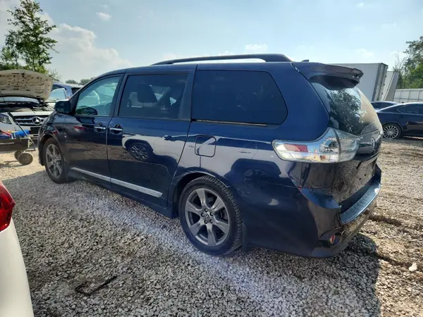 5TDXZ3DC0KS984308 2019 TOYOTA SIENNA - Image 2