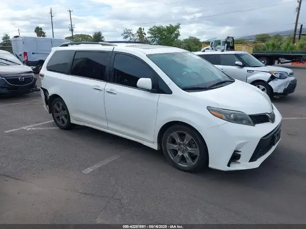 5TDXZ3DC0KS990321 2019 TOYOTA SIENNA - Image 1