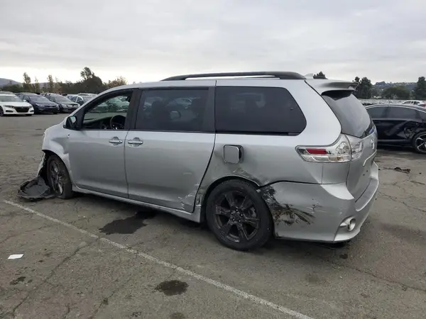 5TDXZ3DC0LS029428 2020 TOYOTA SIENNA - Image 2