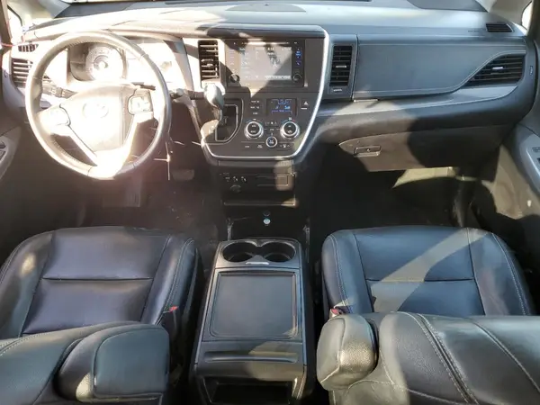 5TDXZ3DC1HS766662 2017 TOYOTA SIENNA - Image 8