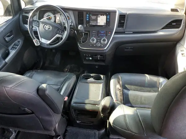 5TDXZ3DC1HS768654 2017 TOYOTA SIENNA - Image 8