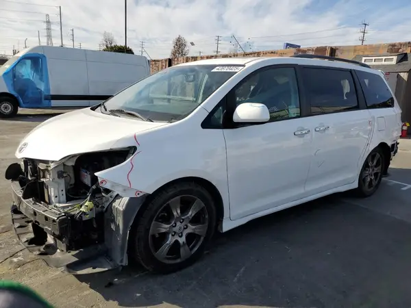 5TDXZ3DC1HS773336 2017 TOYOTA SIENNA - Image 1
