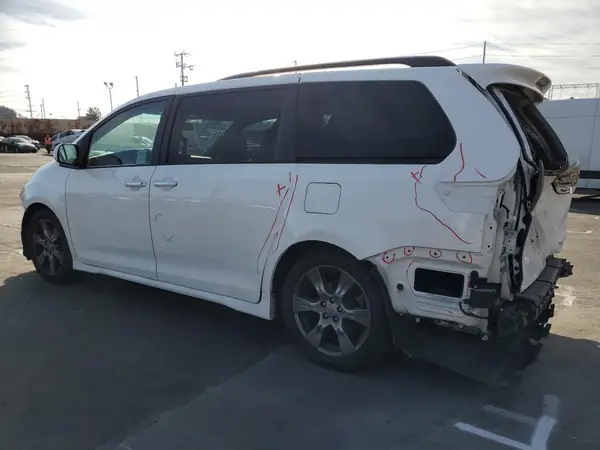 5TDXZ3DC1HS773336 2017 TOYOTA SIENNA - Image 2