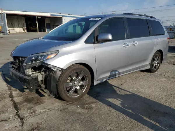 5TDXZ3DC1HS773420 2017 TOYOTA SIENNA - Image 1