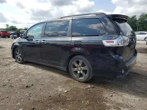 5TDXZ3DC1HS776026 2017 TOYOTA SIENNA - Image 2