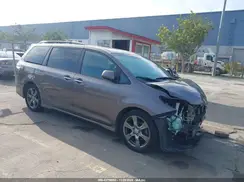 5TDXZ3DC1HS782831 2017 TOYOTA SIENNA