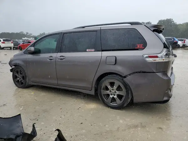 5TDXZ3DC1HS795353 2017 TOYOTA SIENNA - Image 2