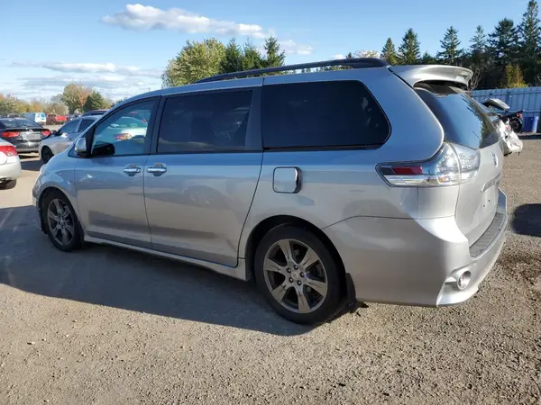 5TDXZ3DC1HS801135 2017 TOYOTA SIENNA - Image 2