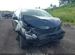 5TDXZ3DC1HS805749 2017 TOYOTA SIENNA