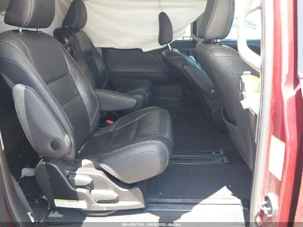 5TDXZ3DC1HS814094 2017 TOYOTA SIENNA - Image 8