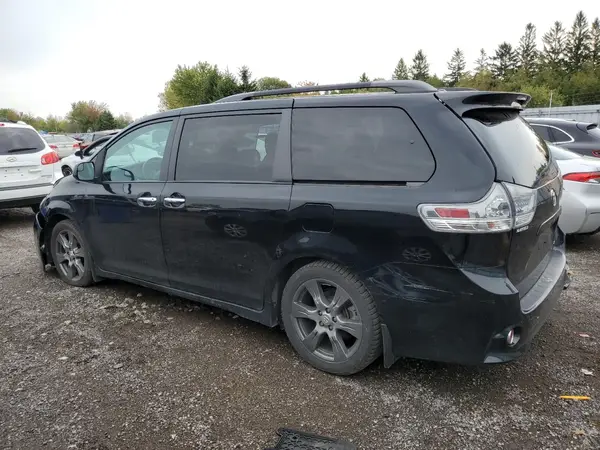 5TDXZ3DC1HS845166 2017 TOYOTA SIENNA - Image 2