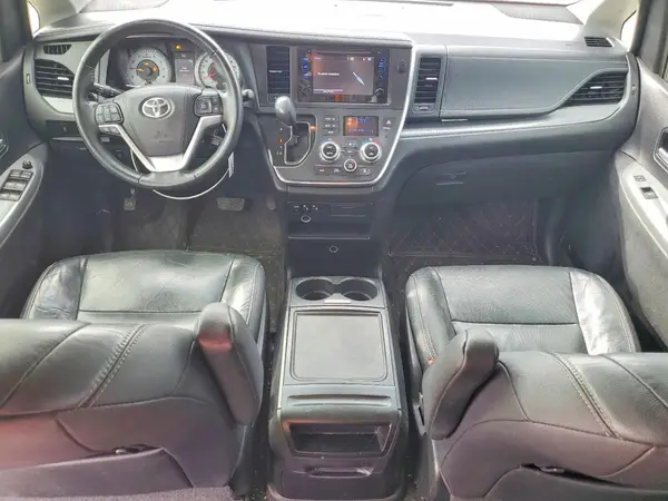 5TDXZ3DC1HS845748 2017 TOYOTA SIENNA - Image 8