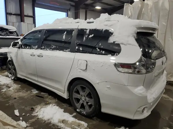 5TDXZ3DC1HS847337 2017 TOYOTA SIENNA - Image 2