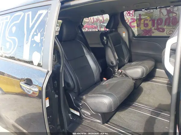 5TDXZ3DC1HS850111 2017 TOYOTA SIENNA - Image 8