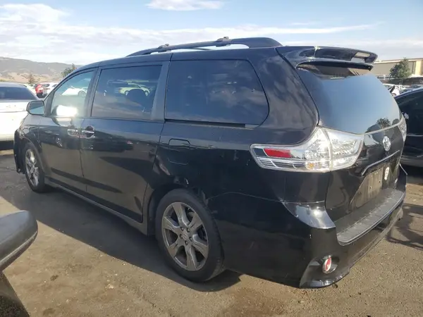 5TDXZ3DC1HS852361 2017 TOYOTA SIENNA - Image 2