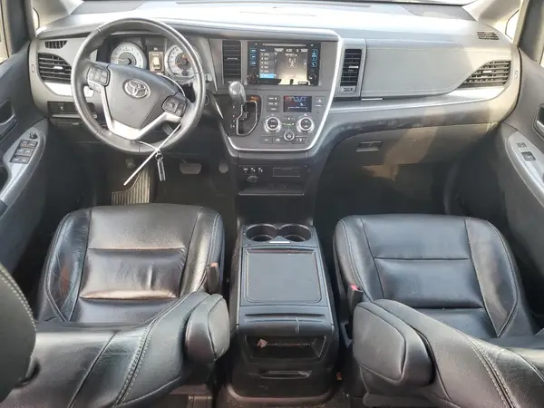 5TDXZ3DC1HS852361 2017 TOYOTA SIENNA - Image 8