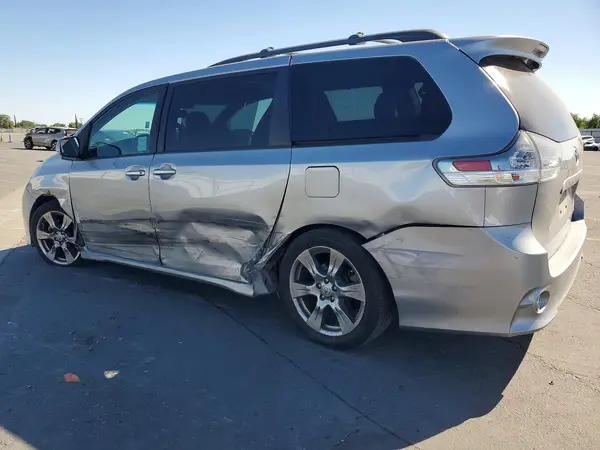 5TDXZ3DC1HS853090 2017 TOYOTA SIENNA - Image 2