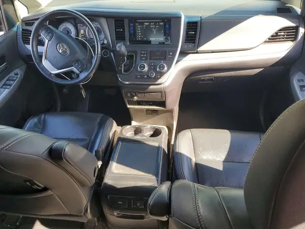 5TDXZ3DC1HS853090 2017 TOYOTA SIENNA - Image 8