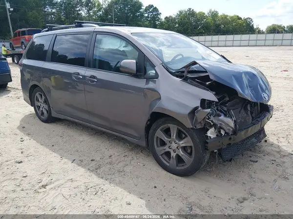 5TDXZ3DC1HS857866 2017 TOYOTA SIENNA - Image 1