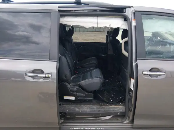 5TDXZ3DC1HS857866 2017 TOYOTA SIENNA - Image 8