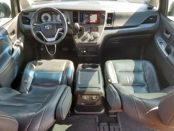 5TDXZ3DC1HS860587 2017 TOYOTA SIENNA - Image 8