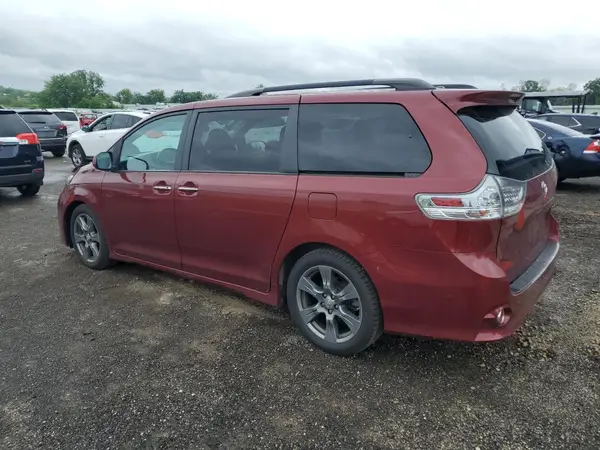 5TDXZ3DC1HS862226 2017 TOYOTA SIENNA - Image 2