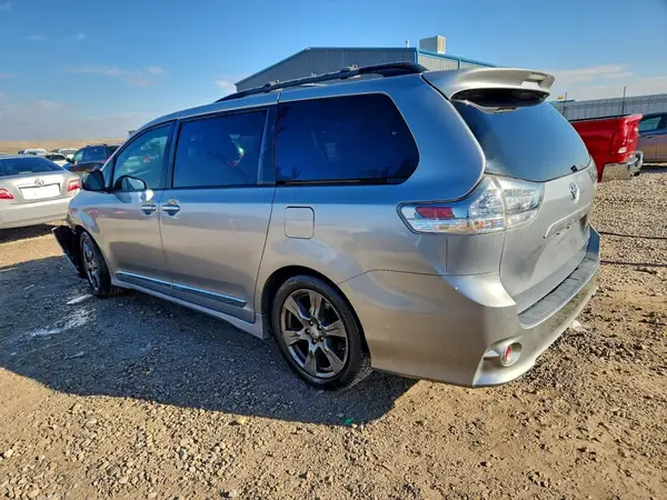 5TDXZ3DC1HS862632 2017 TOYOTA SIENNA - Image 2