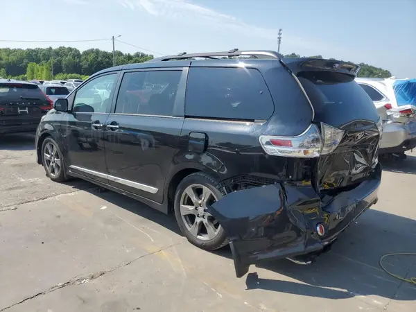 5TDXZ3DC1HS863862 2017 TOYOTA SIENNA - Image 2