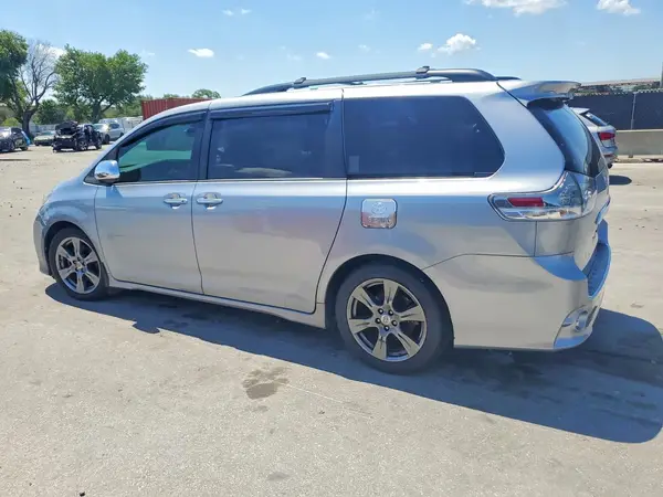 5TDXZ3DC1HS870357 2017 TOYOTA SIENNA - Image 2
