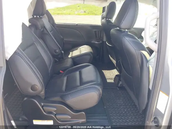 5TDXZ3DC1HS885831 2017 TOYOTA SIENNA - Image 8