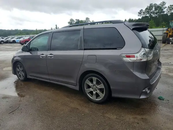 5TDXZ3DC1JS904819 2018 TOYOTA SIENNA - Image 2