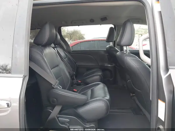 5TDXZ3DC1JS911057 2018 TOYOTA SIENNA - Image 8