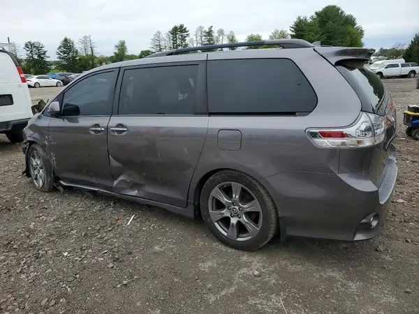 5TDXZ3DC1JS931101 2018 TOYOTA SIENNA - Image 2