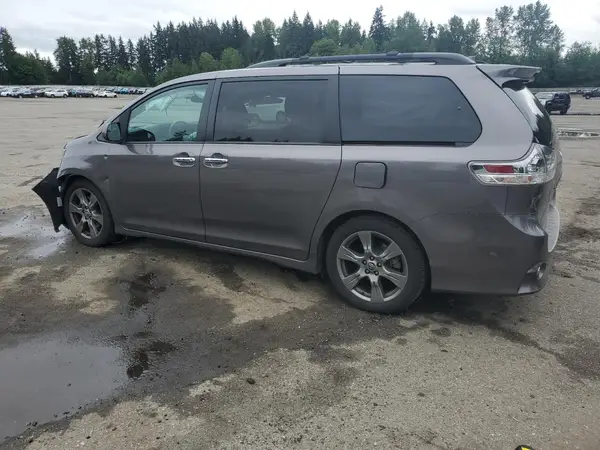 5TDXZ3DC1JS942731 2018 TOYOTA SIENNA - Image 2