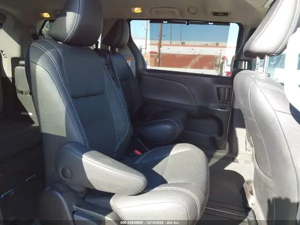 5TDXZ3DC1JS945788 2018 TOYOTA SIENNA - Image 8