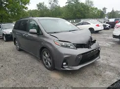 5TDXZ3DC1JS950960 2018 TOYOTA SIENNA