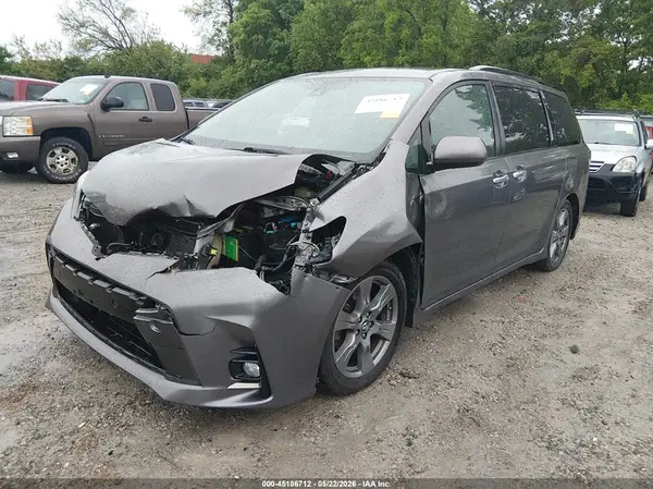 5TDXZ3DC1JS950960 2018 TOYOTA SIENNA - Image 2