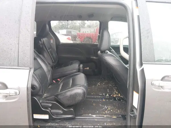 5TDXZ3DC1JS950960 2018 TOYOTA SIENNA - Image 8