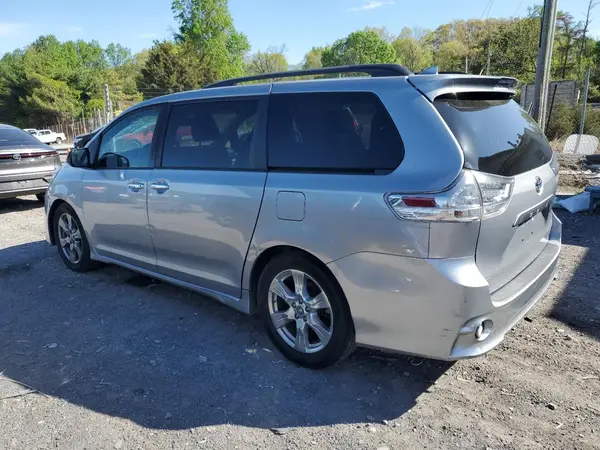 5TDXZ3DC1JS951963 2018 TOYOTA SIENNA - Image 2