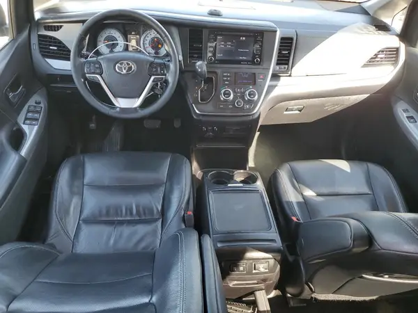 5TDXZ3DC1JS951963 2018 TOYOTA SIENNA - Image 8