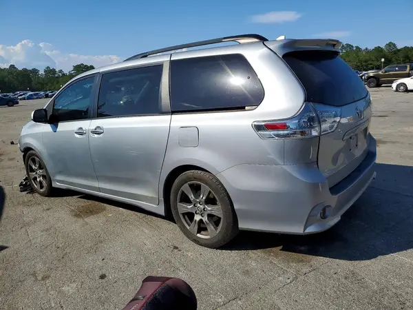 5TDXZ3DC1JS953177 2018 TOYOTA SIENNA - Image 2