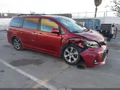 5TDXZ3DC1JS960646 2018 TOYOTA SIENNA