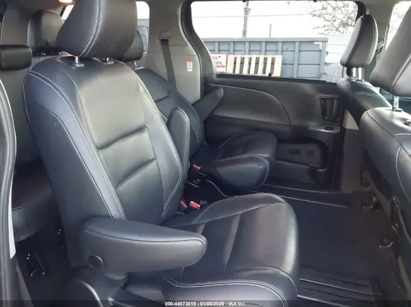 5TDXZ3DC1JS960646 2018 TOYOTA SIENNA - Image 8