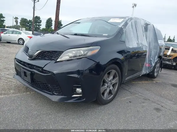 5TDXZ3DC1KS970501 2019 TOYOTA SIENNA - Image 2