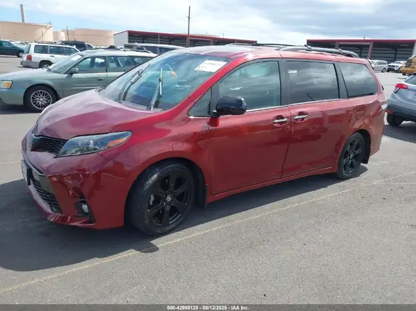 5TDXZ3DC1LS073065 2020 TOYOTA SIENNA - Image 2