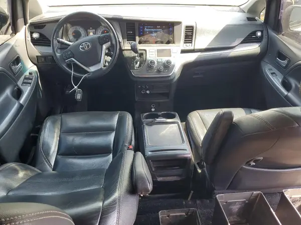 5TDXZ3DC2HS786712 2017 TOYOTA SIENNA - Image 8